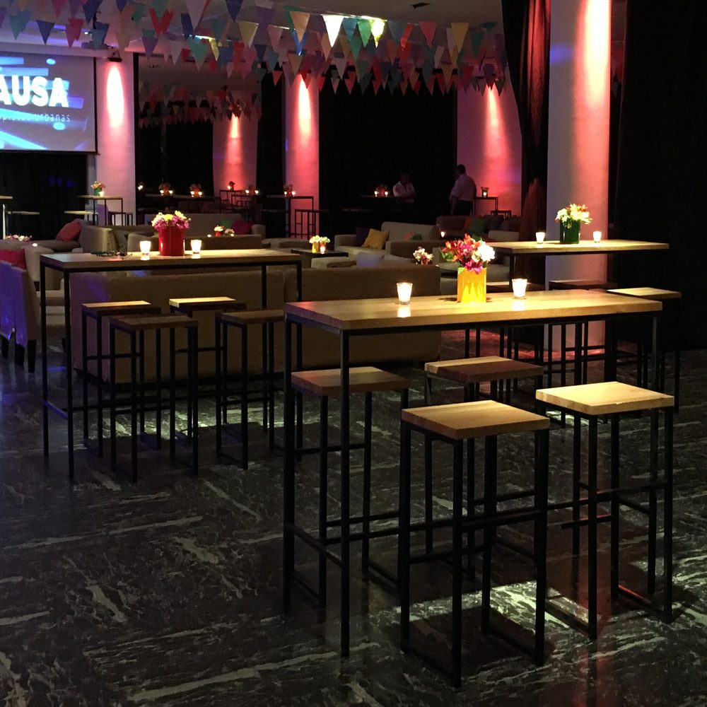Juego mesas altas de hierro y madera con banquetas - Imagen 3
